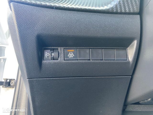 Peugeot 208 1.2 PureTech Allure - 18