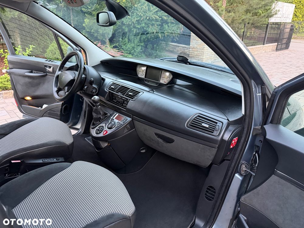 Peugeot 807 HDi 135 Allure - 17