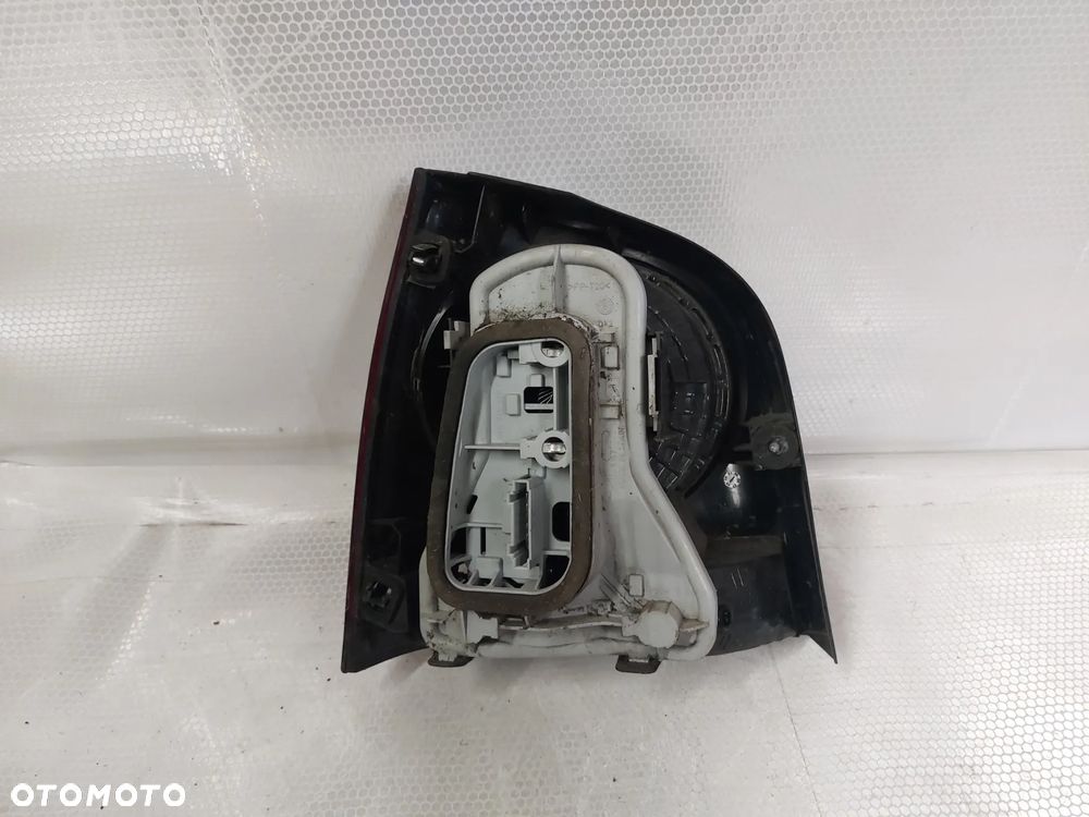 .  LAMPA TYL TYLNA PRAWA VOLKSWAGEN POLO 9N3 LIFT - 3