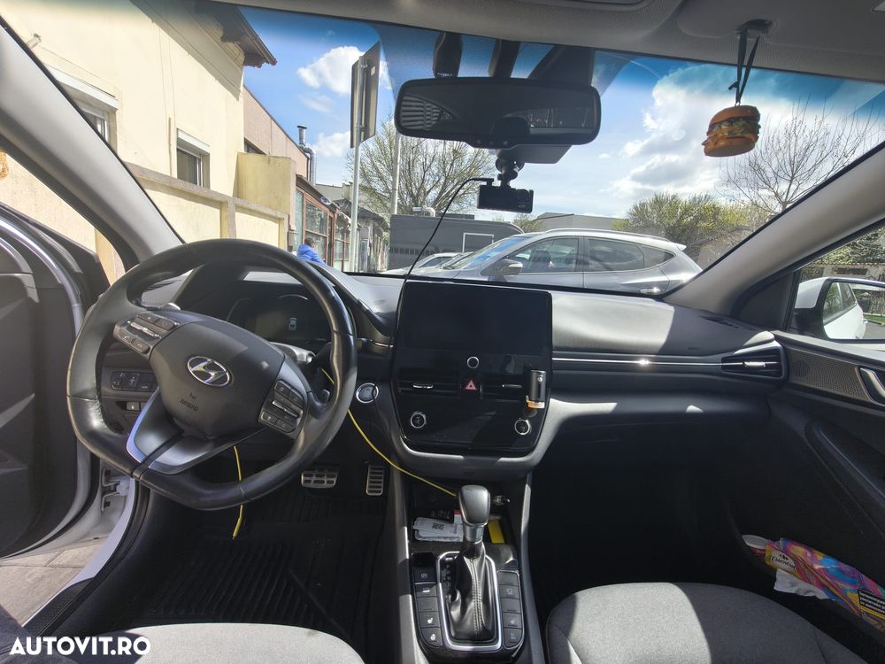 Hyundai IONIQ - 11