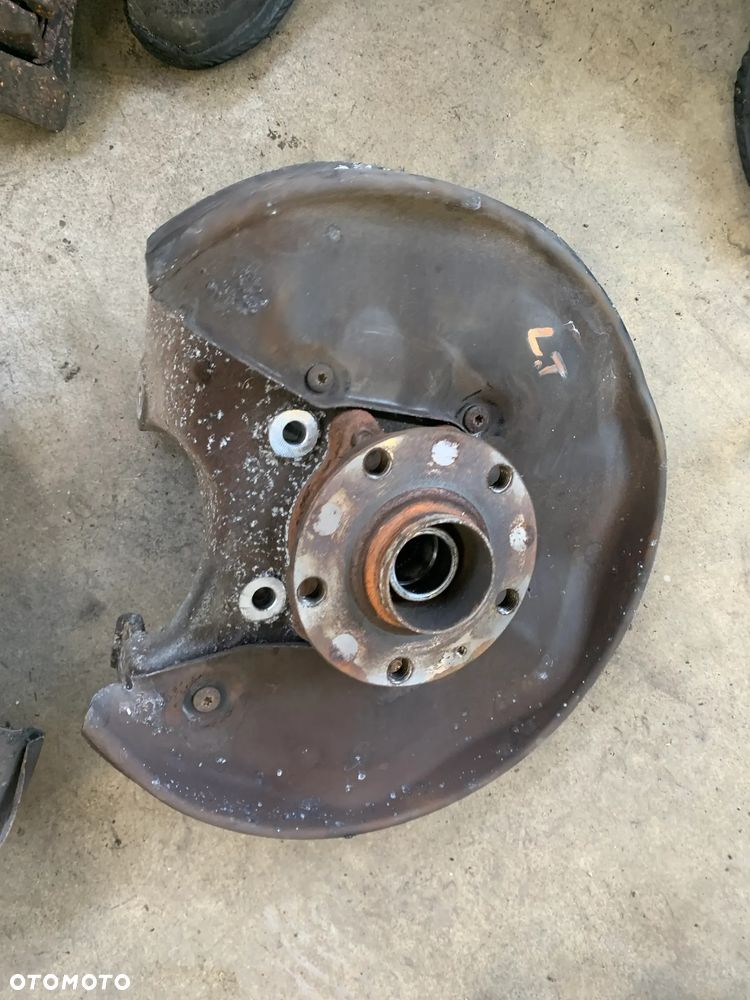 zwrotnica piasta lewa  tył quattro sedan A6 C6 3.0 TDI BMK - 1