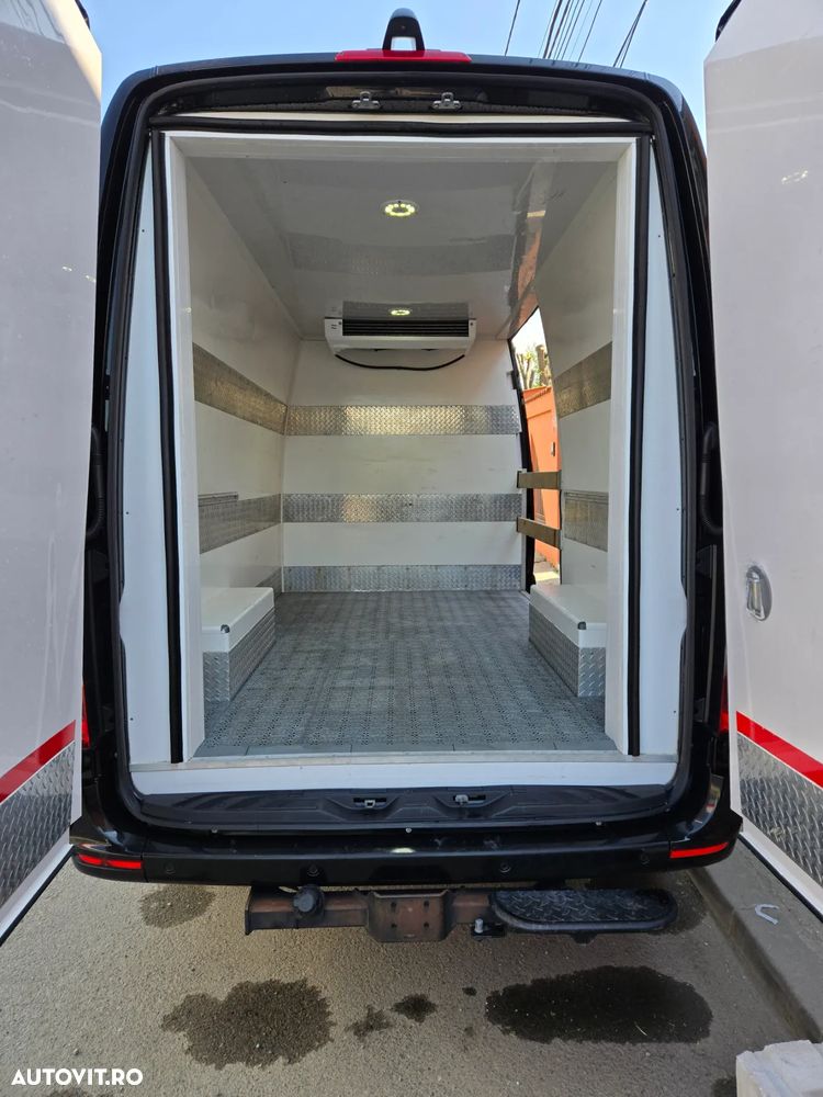 Mercedes-Benz Sprinter - 5