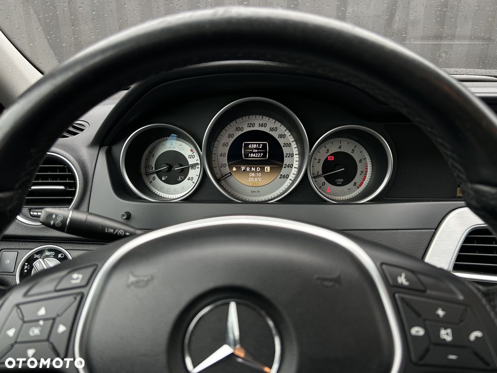 Mercedes-Benz Klasa C 180 BlueEFFICIENCY 7G-TRONIC Avantgarde - 23
