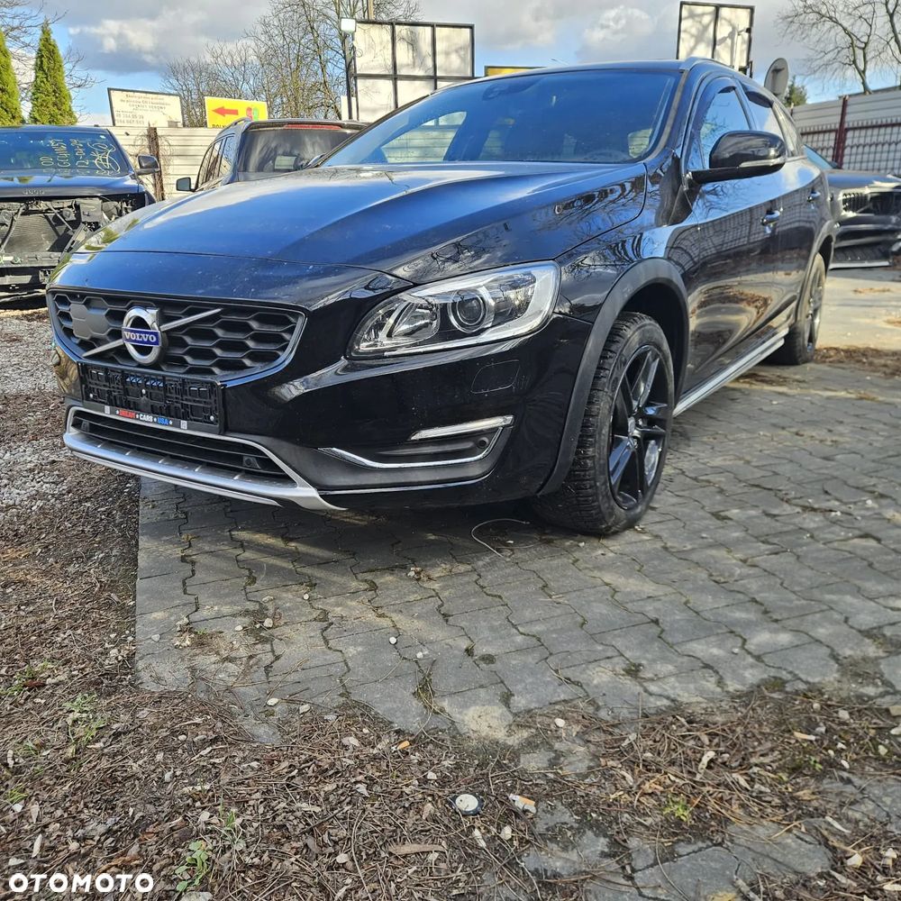 Volvo V60 Cross Country T5 AWD Momentum