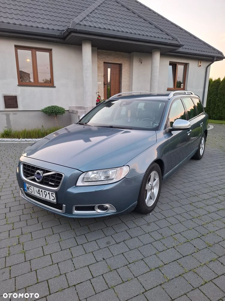 Volvo V70 D3 R-Design - 1