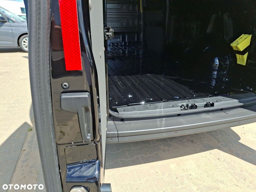 Volkswagen Crafter Furgon 4490 - 20