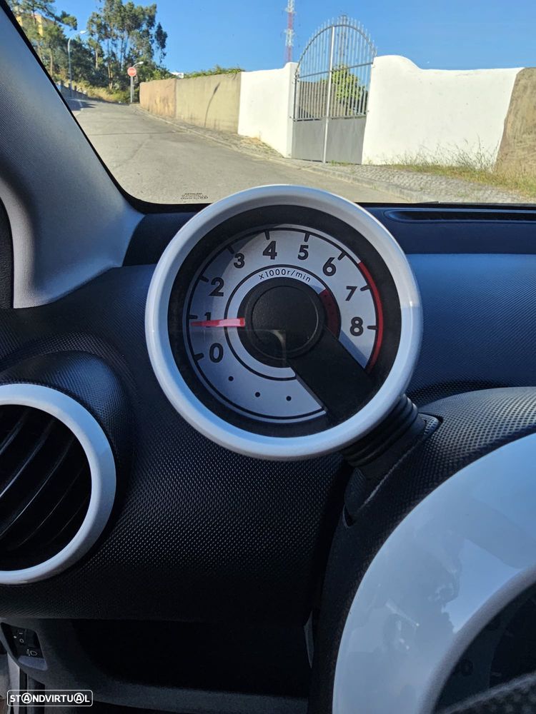 Peugeot 107 1.0 Urban - 11