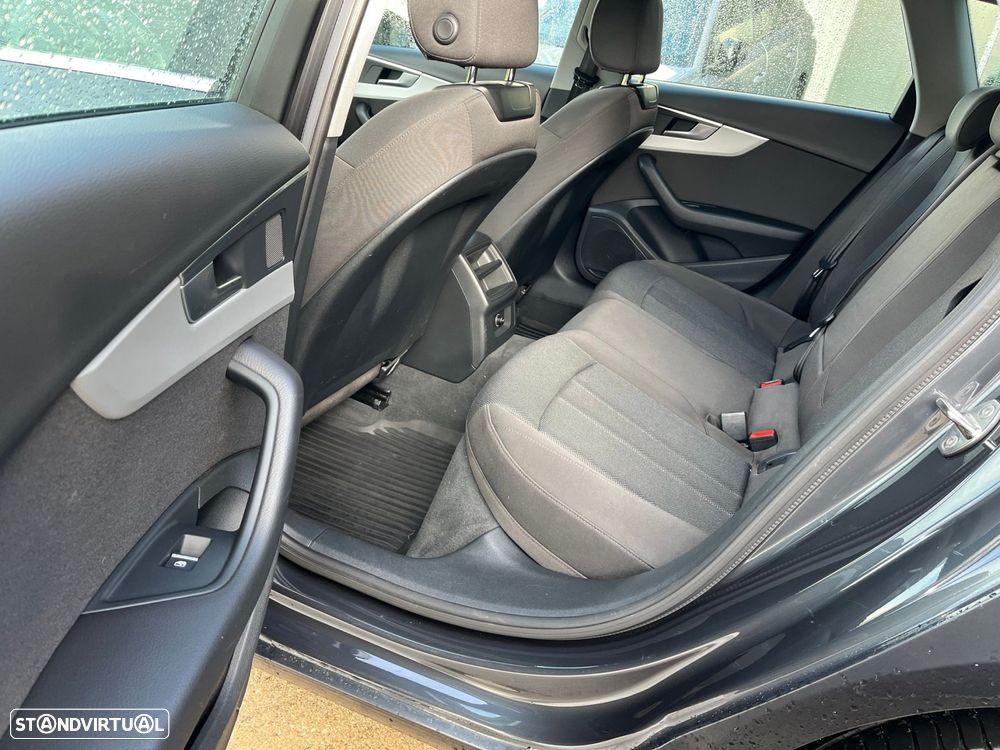 Audi A4 Avant 30 TDI S line S tronic - 15