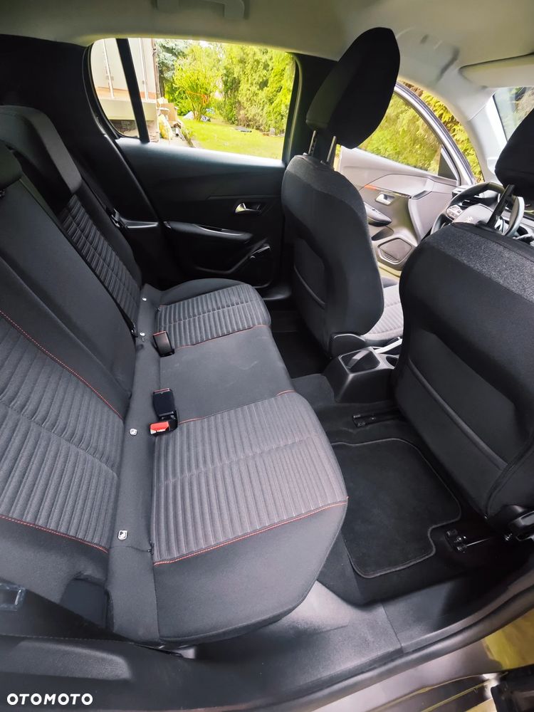 Peugeot 208 - 13