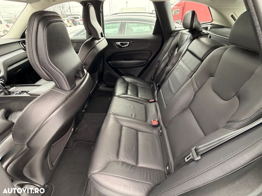 Volvo XC 60 D3 Momentum Pro - 24