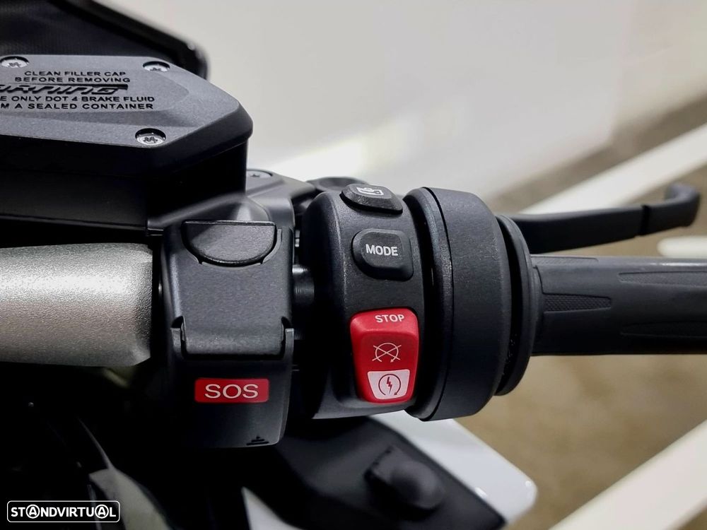 BMW K 1600 GT 1600 GT  Light-white/racing-blue met/racing-red - 12