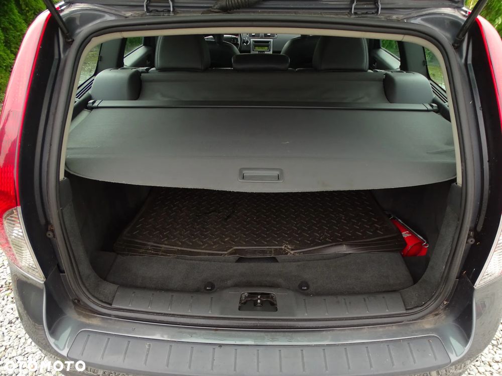 Volvo V50 1.6D Momentum - 19