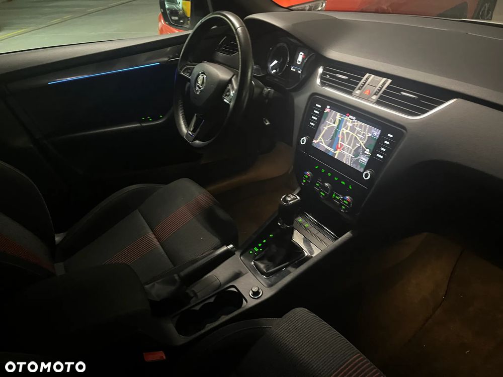 Skoda Octavia 2.0 TDI DSG Sportline - 21