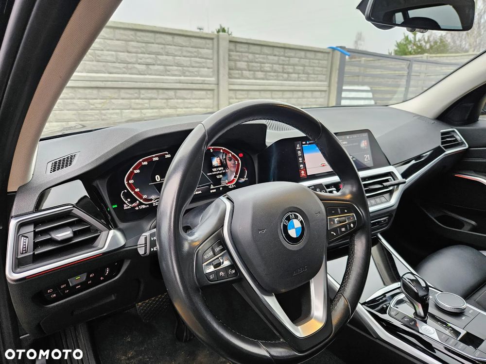 BMW Seria 3 320d Sport Line Shadow - 13
