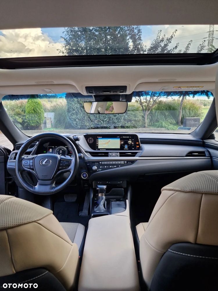 Lexus ES 300h Business Edition + - 9