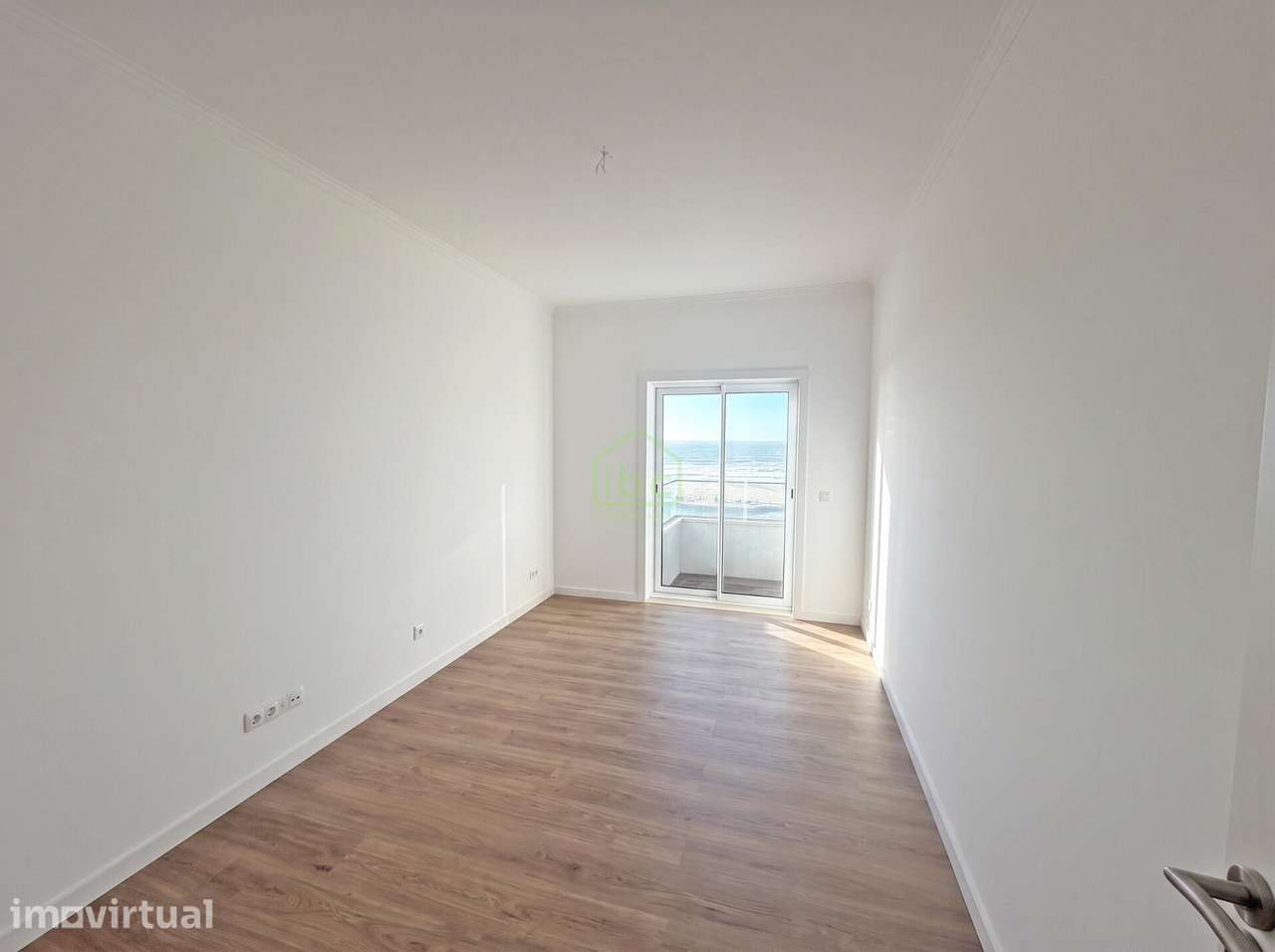 T2 em Primeira Linha de Mar com Varandas e Garagem Fechada – Aver-o-Ma - Grande imagem: 3/16