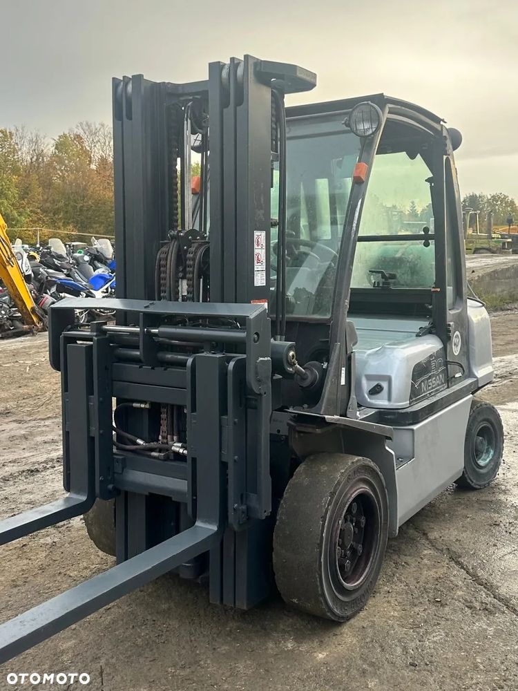 Nissan Wózek Widłowy NISSAN 30 LPG TDL Wolny Skok Udźwig 3 Tony - 2