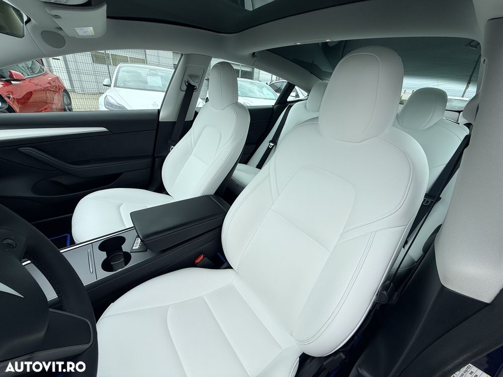 Tesla Model 3 - 9