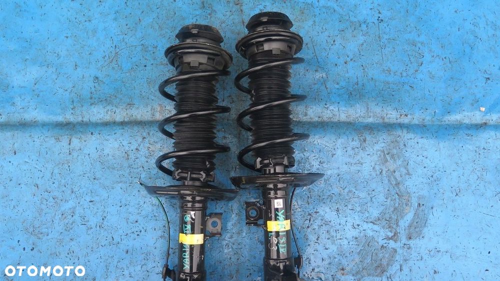 Amortyzator Sprężyna Przód Przedni Prawy lub Lewy TOYOTA YARIS IV 2020-