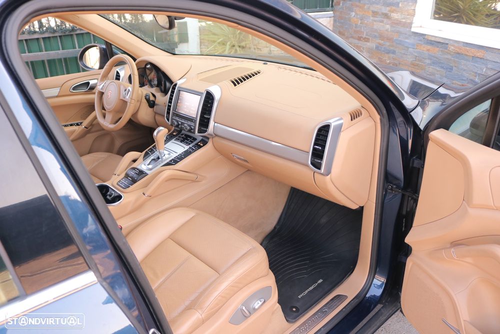 Porsche Cayenne S Hybrid - 16