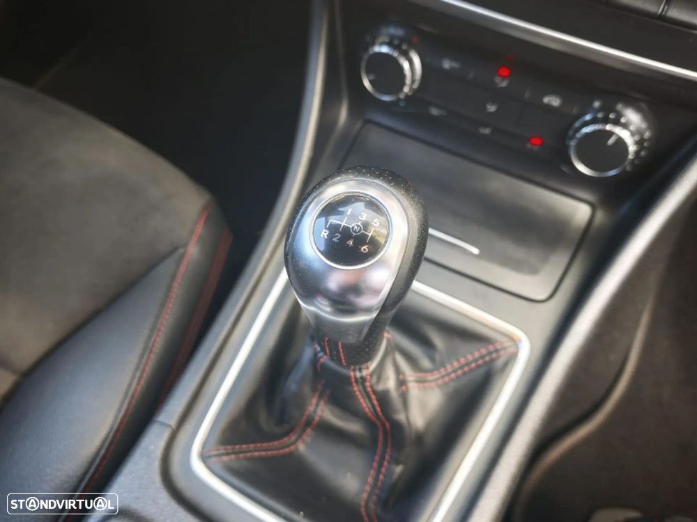 Mercedes-Benz CLA 200 - 18