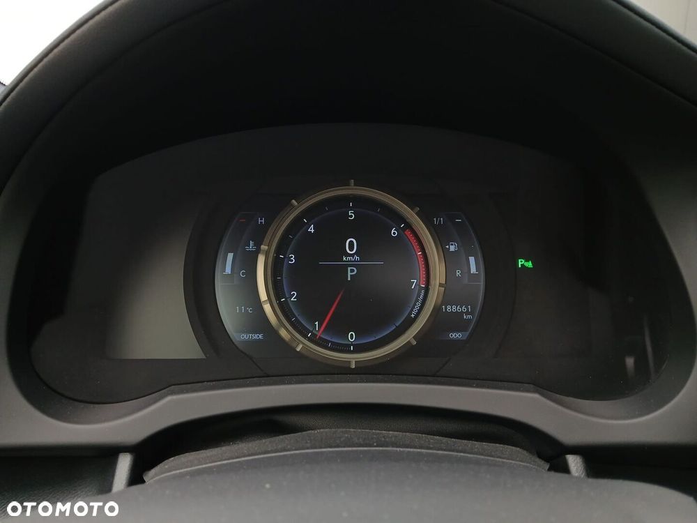 Lexus RC 200t / 300 F Sport - 29