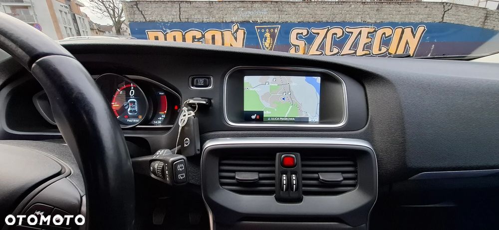 Volvo V40 D2 R Design - 15