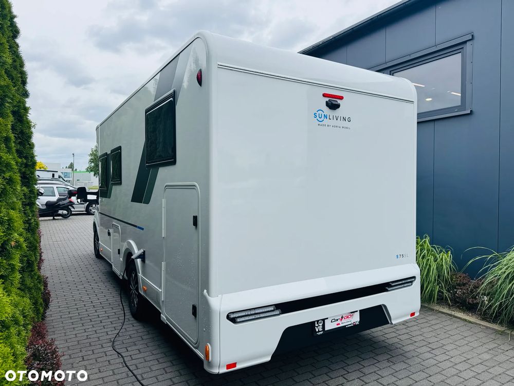 Ford Sunliving S75 SL - 12