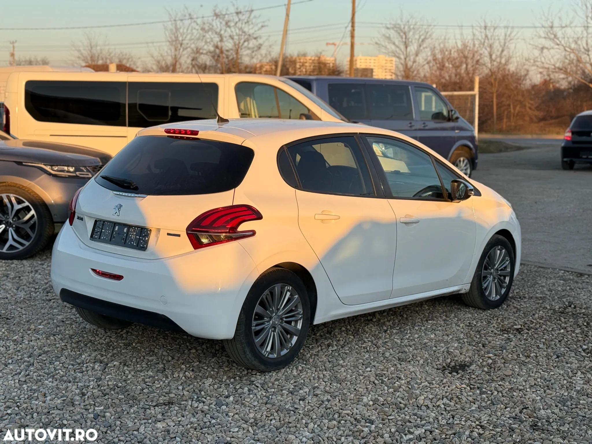Peugeot 208 1.6 e-HDi FAP STT Allure - 10