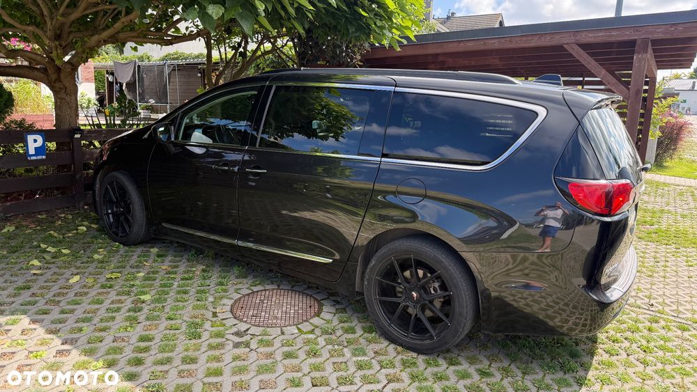 Chrysler Pacifica - 1