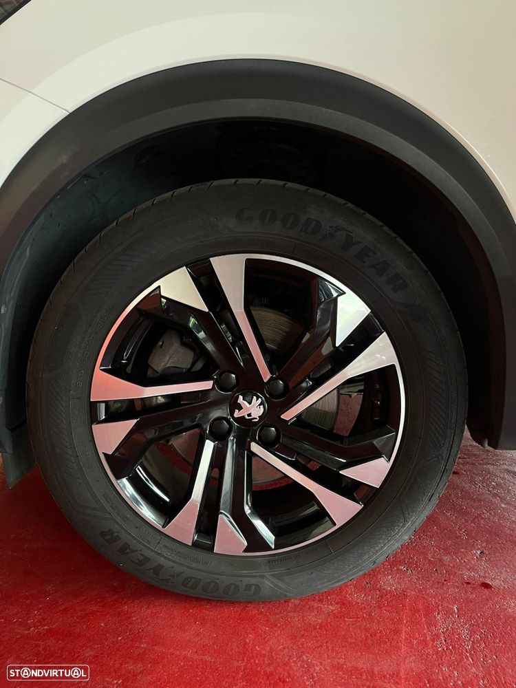 Peugeot 2008 1.5 BlueHDi Allure Pack EAT8 - 8