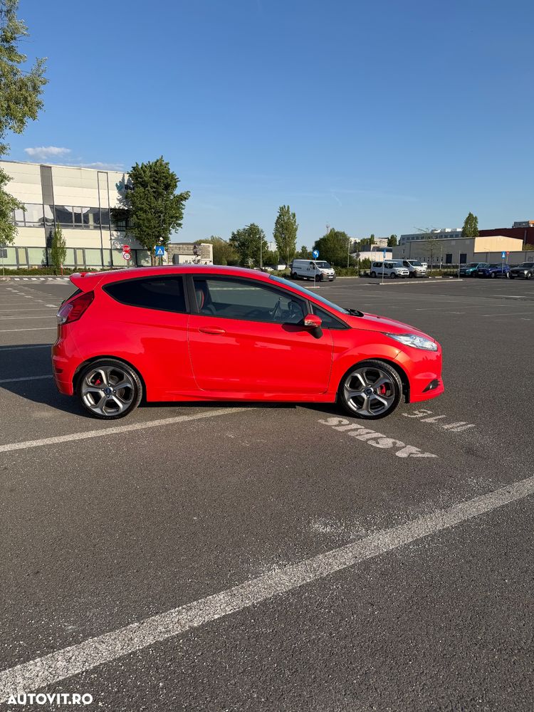 Ford Fiesta 1.6 EcoBoost mit Leder-Sport-Paket ST - 13