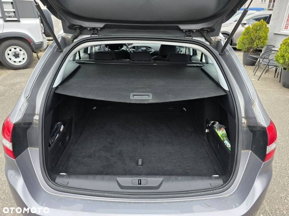 Peugeot 308 BlueHDi 120 EAT6 Stop & Start Active Business-Paket - 36