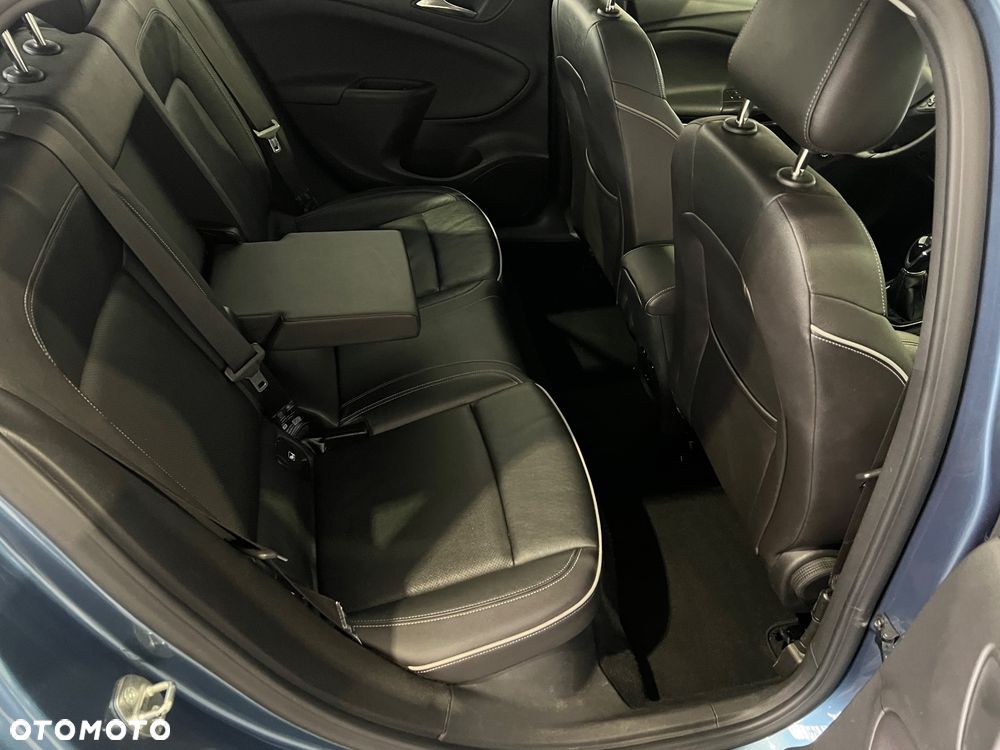 Opel Astra 1.4 T Enjoy S&S - 24