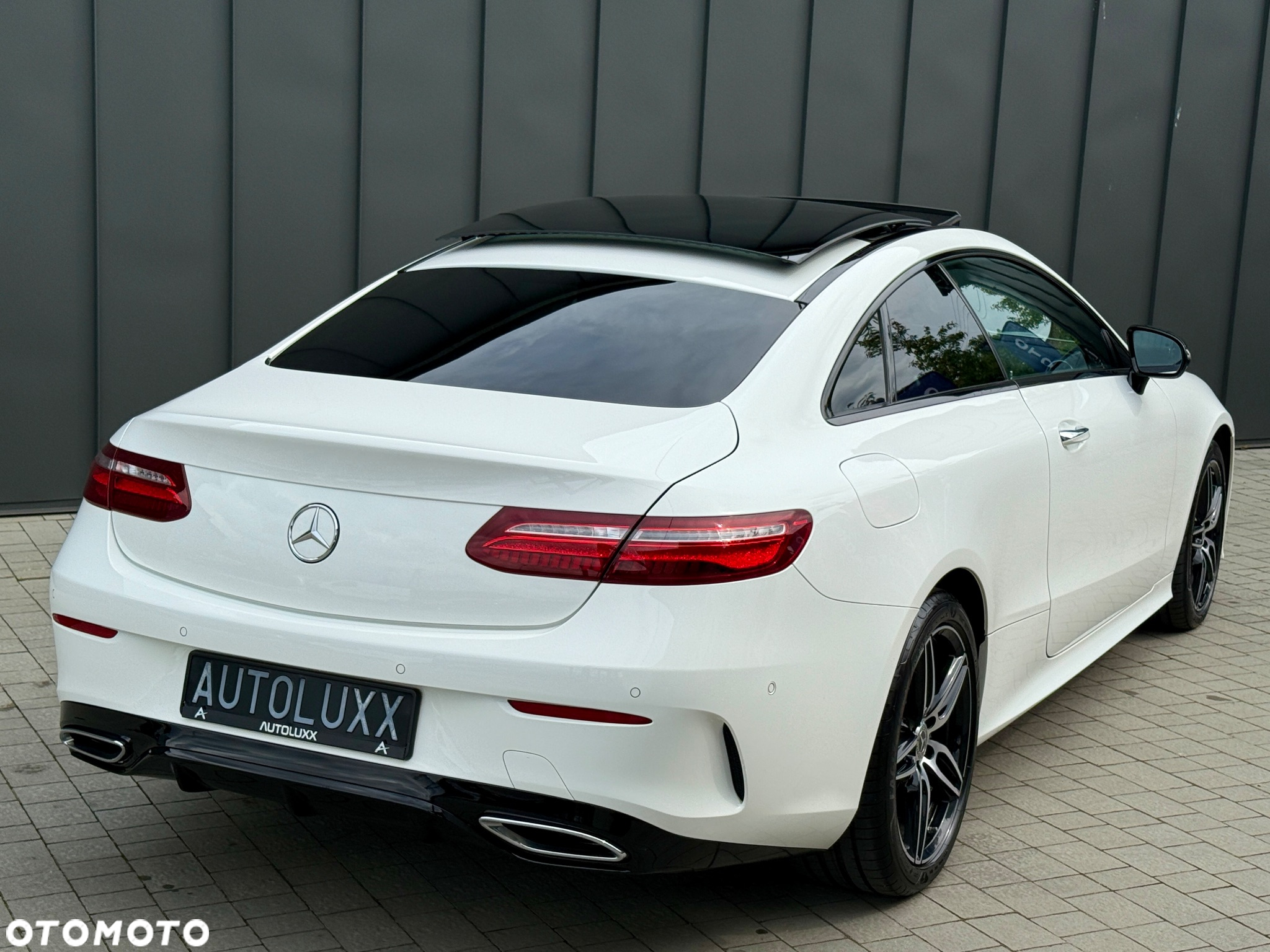 Mercedes-Benz Klasa E 220 d Coupe 4-Matic 9G-TRONIC - 16