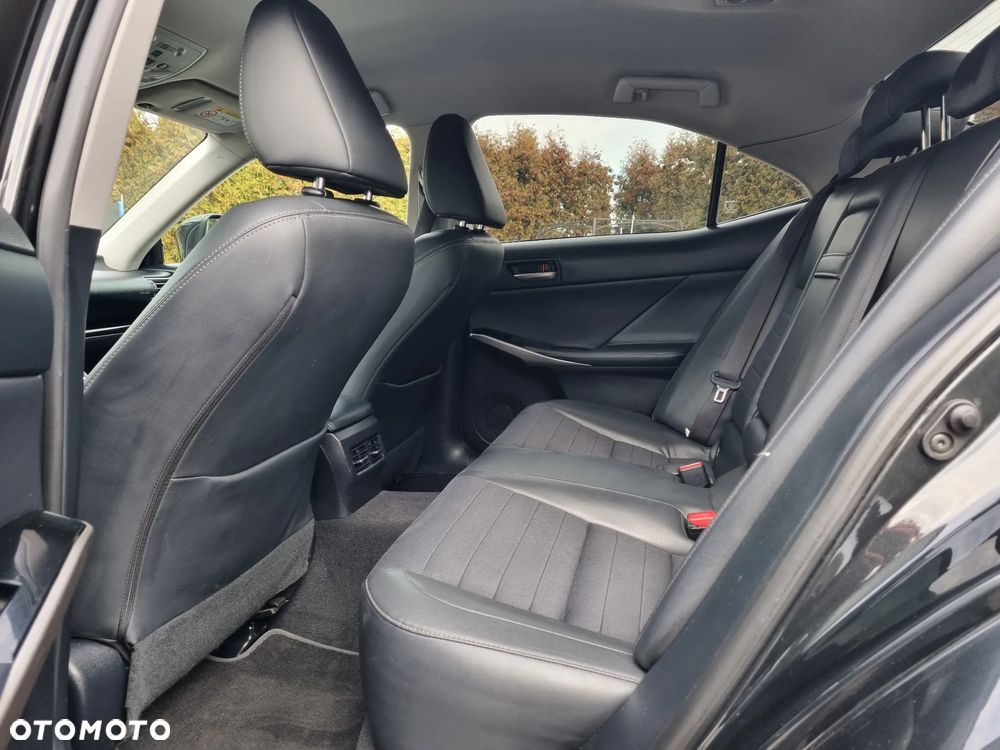 Lexus IS Business Edition - 21