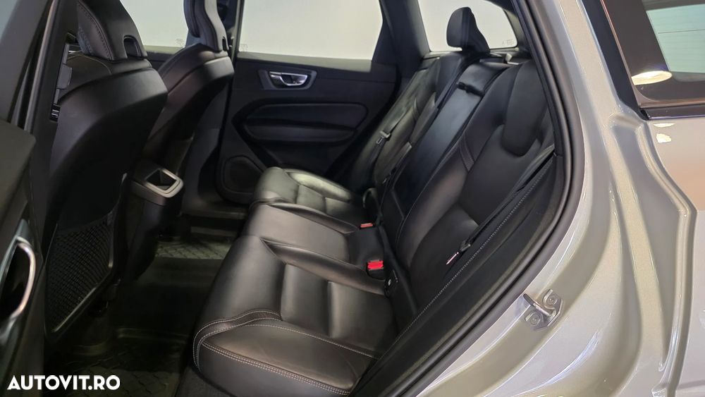 Volvo XC 60 B4 MHEV AT8 AWD R-Design - 9