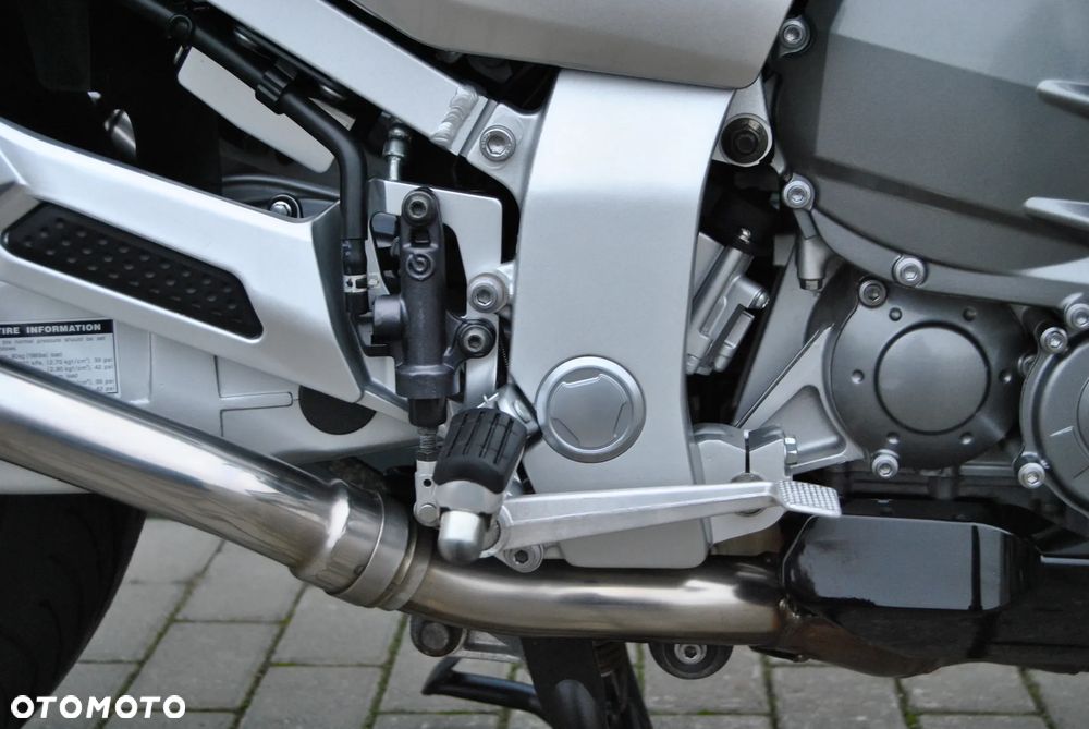 Yamaha FJR - 21