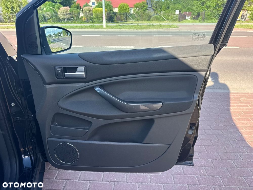 Ford Kuga 2.5 4x4 Titanium - 17