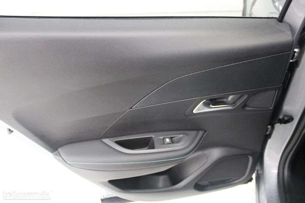 Peugeot e-2008 Allure - 11