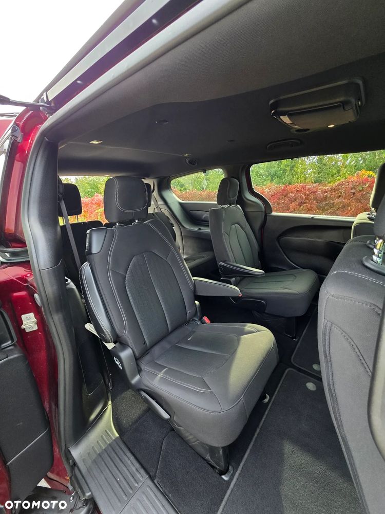 Chrysler Pacifica - 16