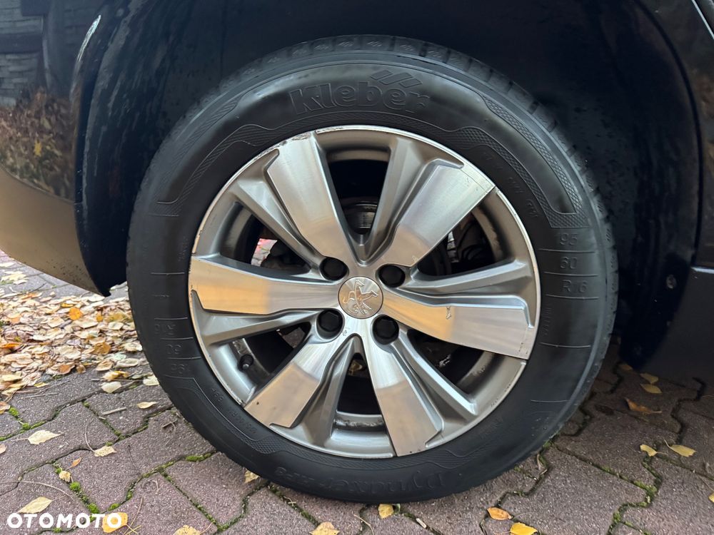 Peugeot 2008 1.2 Pure Tech Style EU6 - 13