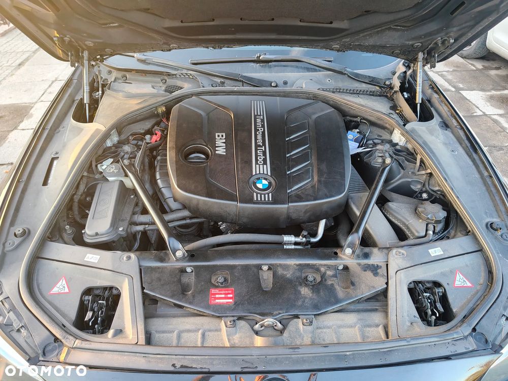 BMW Seria 5 525d xDrive Sport-Aut - 30