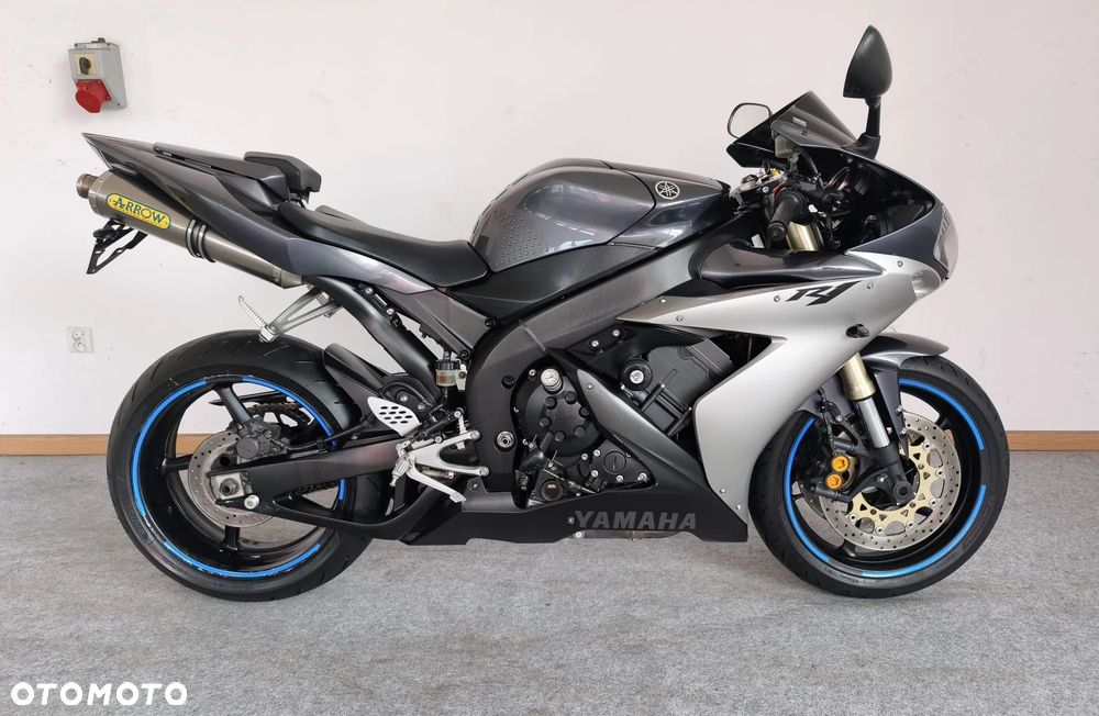 Yamaha R1 - 6