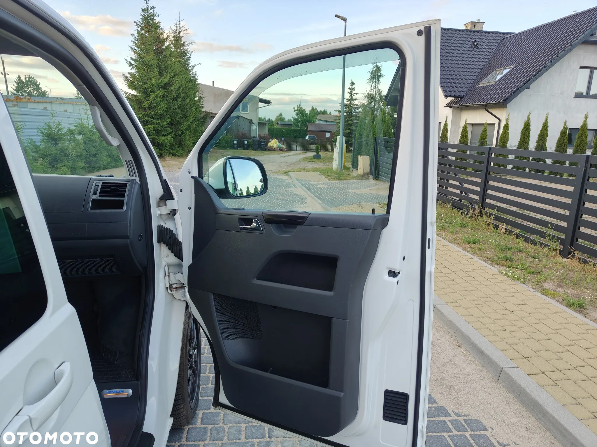Volkswagen Multivan - 21