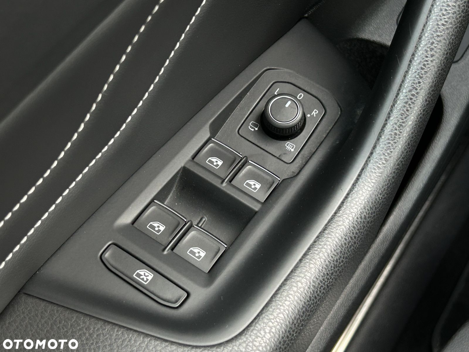 Volkswagen Passat 1.5 TSI EVO Elegance DSG - 20