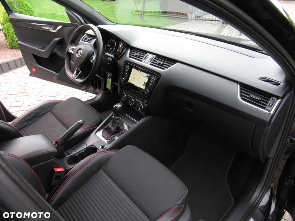 Skoda Octavia 2.0 TDI DSG RS - 37