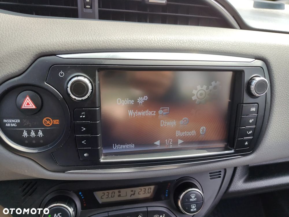 Toyota Yaris 1.33 Premium EU6 - 18