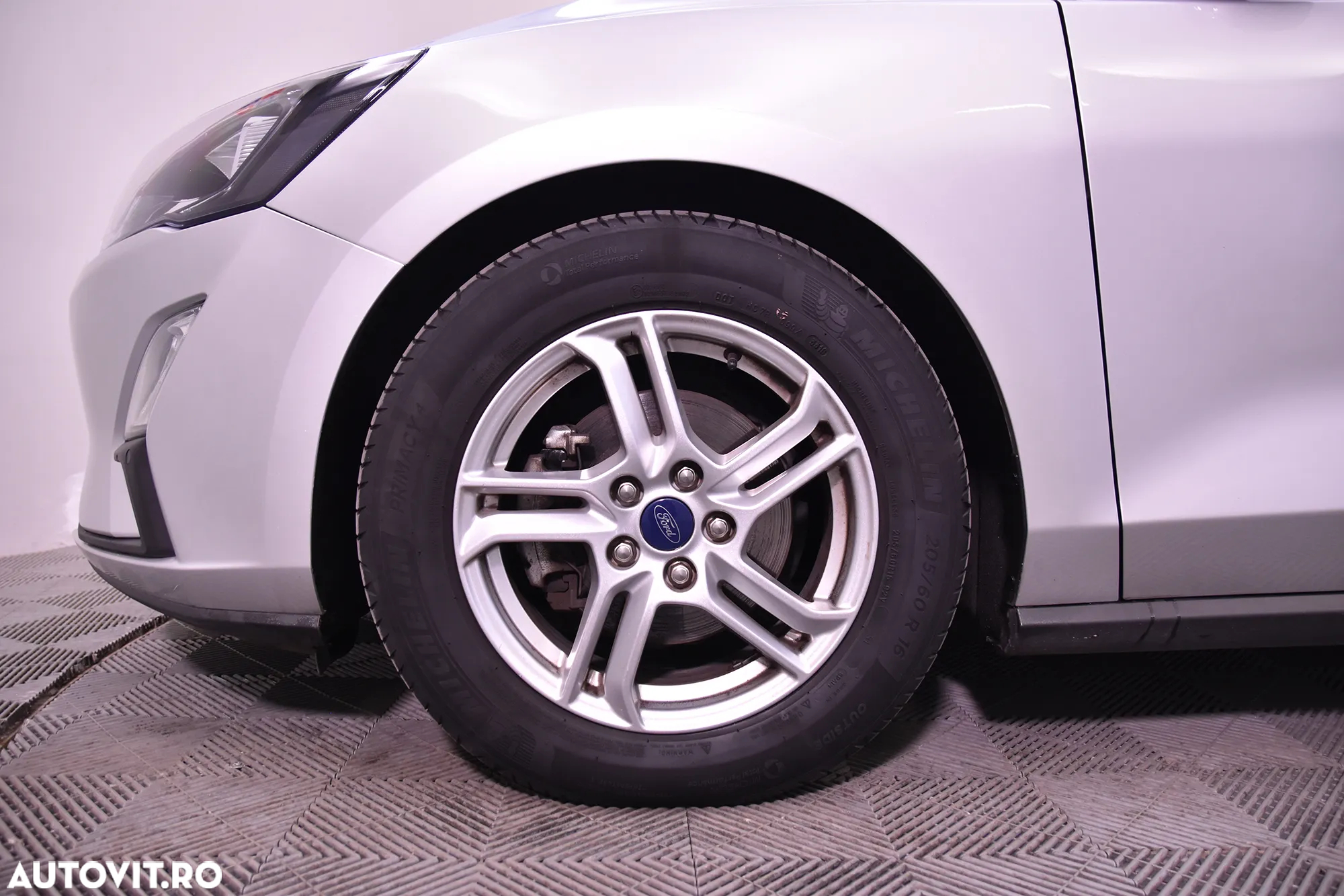 Ford Focus - 13