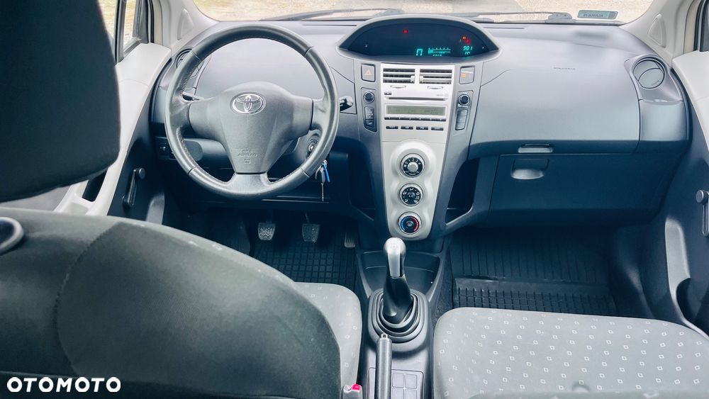Toyota Yaris - 10